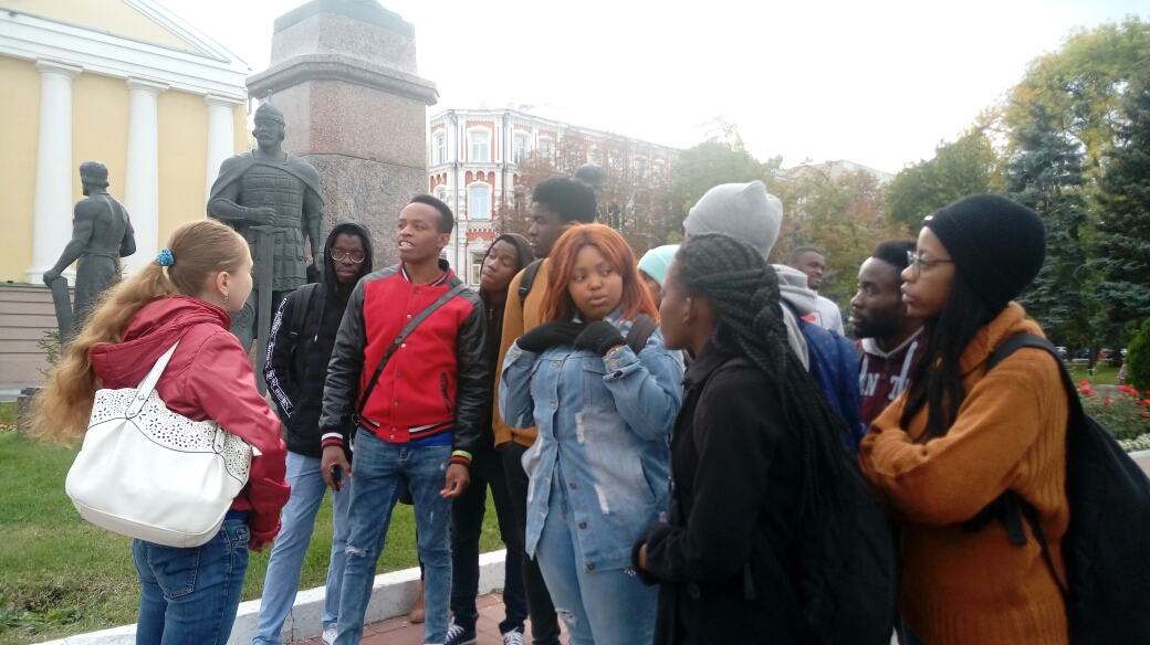 "Let's get acquainted!". 1 year foreign students on a city tour. Фото 5